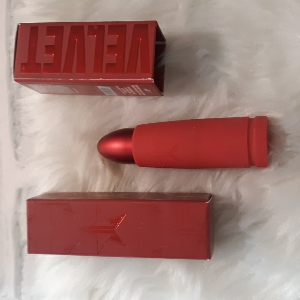❤Jeffrey star cosmetics Velvet trap lipstick❤